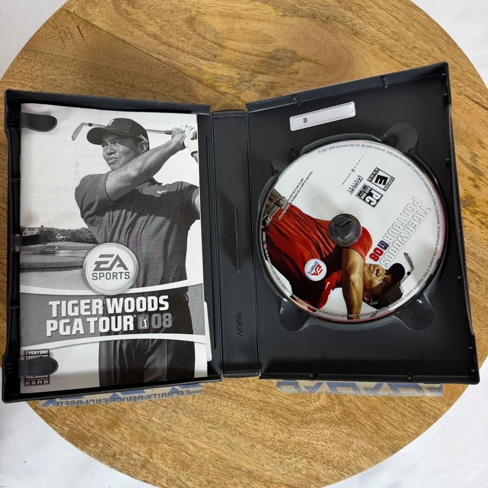 Tiger Woods PGA Tour 08 PC DVD-ROM EA Sports Golf Video Game with Manual